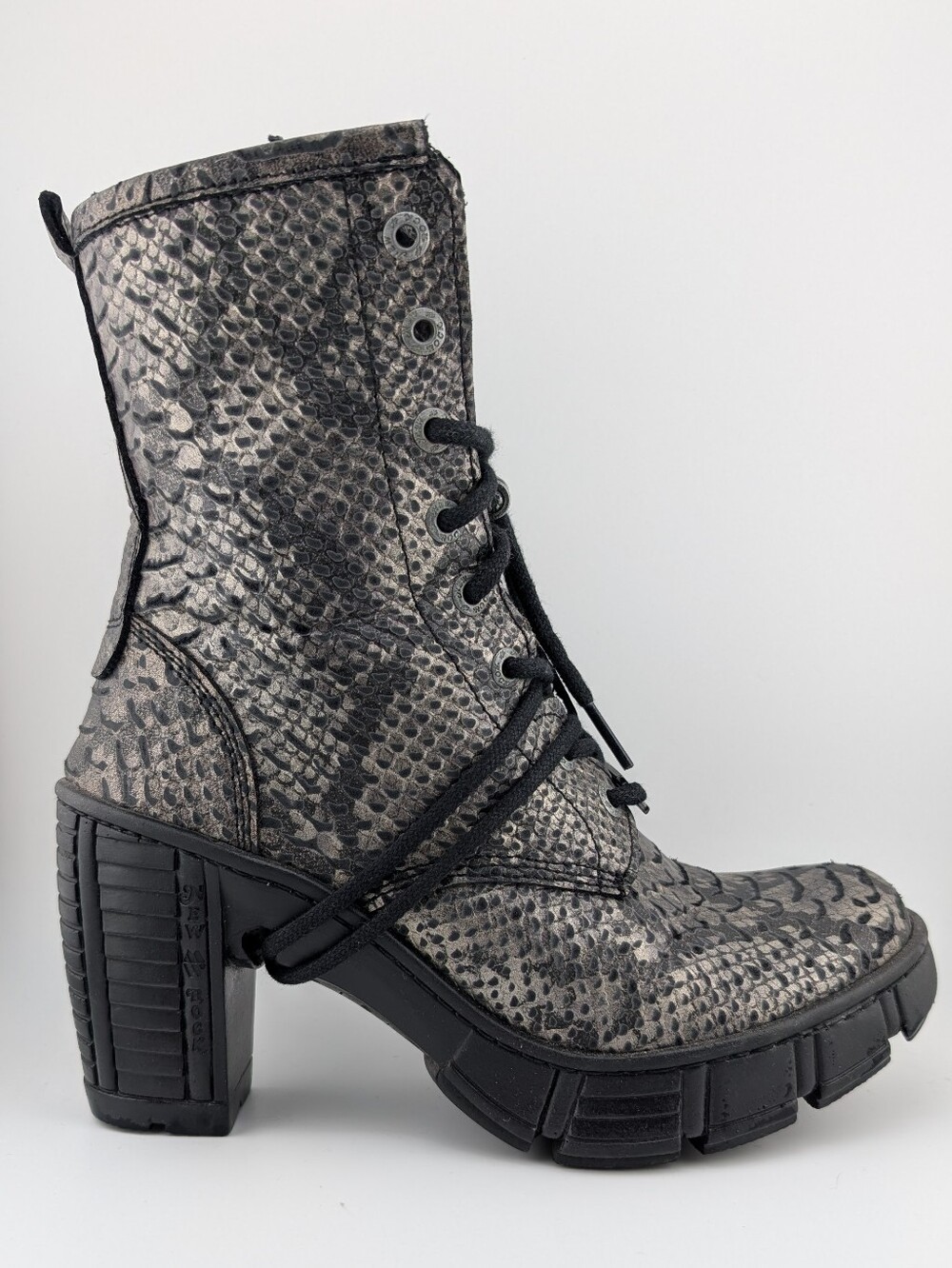 Women’s Snake-Skin Lace-Up Block Heel Boot in Gray | New Rock